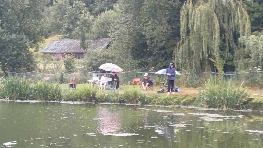 Pêche sous la pluie